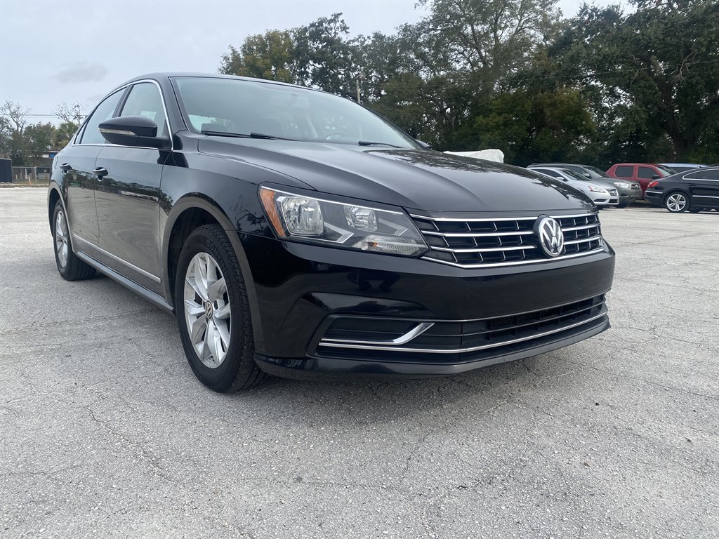 2016 Volkswagen Passat S photo