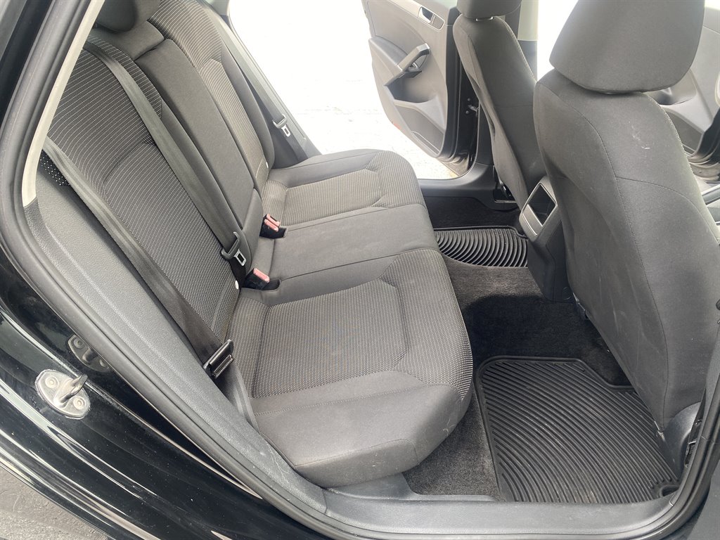 2016 Volkswagen Passat S photo