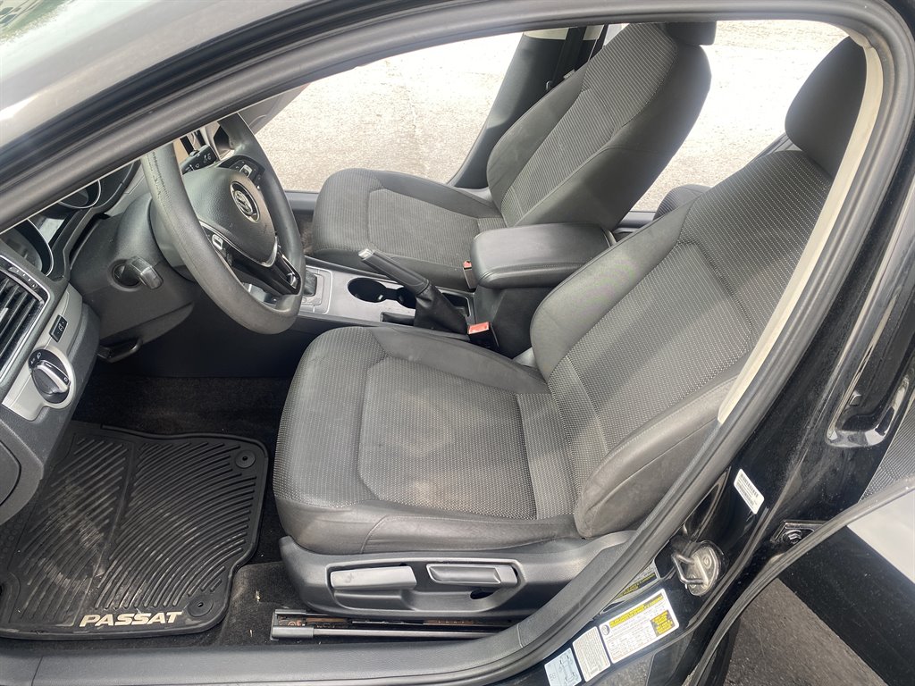 2016 Volkswagen Passat S photo