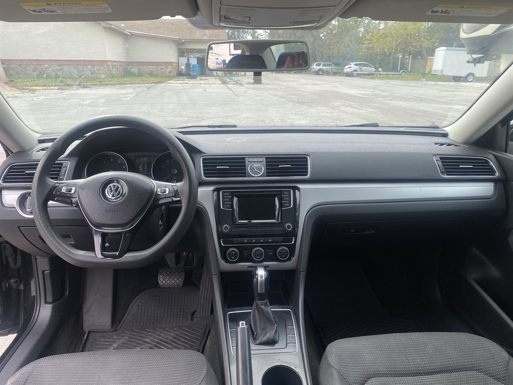 2016 Volkswagen Passat S photo