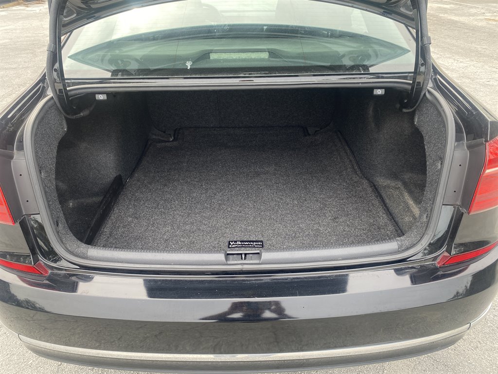 2016 Volkswagen Passat S photo