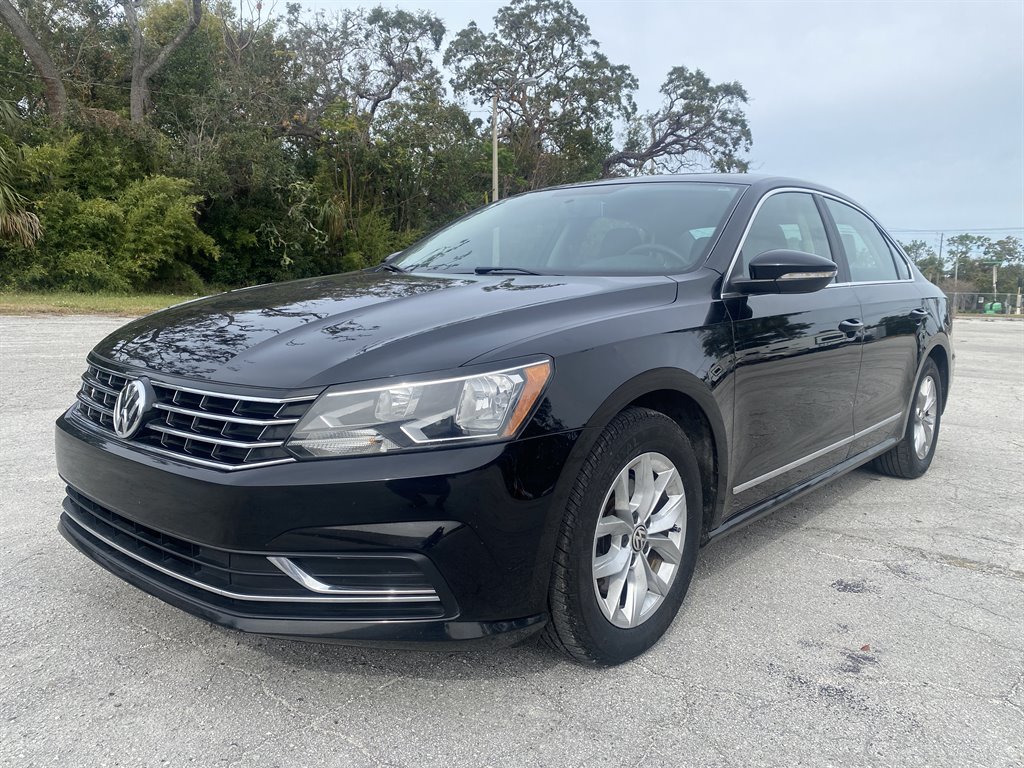2016 Volkswagen Passat S photo