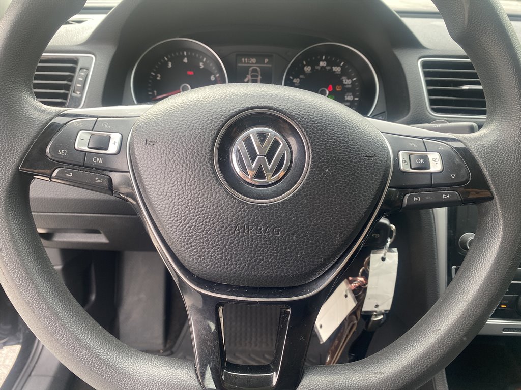 2016 Volkswagen Passat S photo