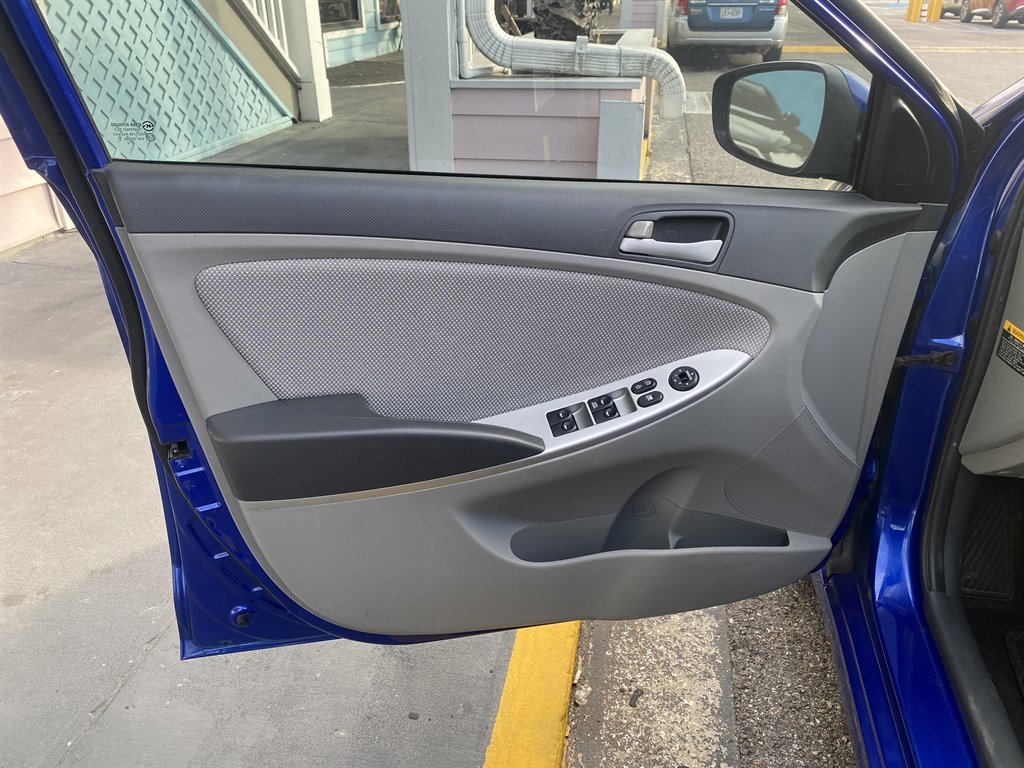 2013 Hyundai Accent GLS photo