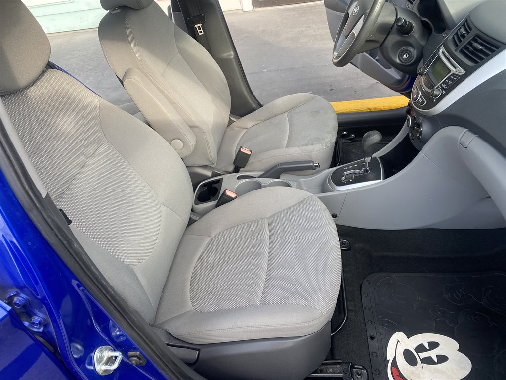 2013 Hyundai Accent GLS photo