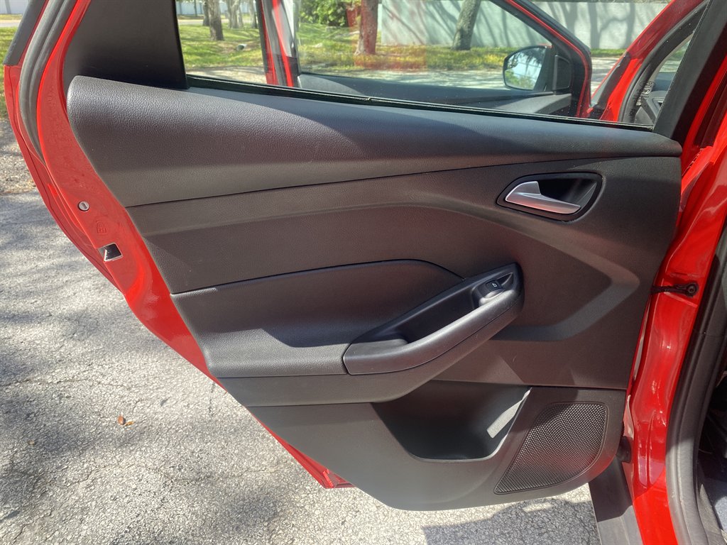 2016 Ford Focus SE photo