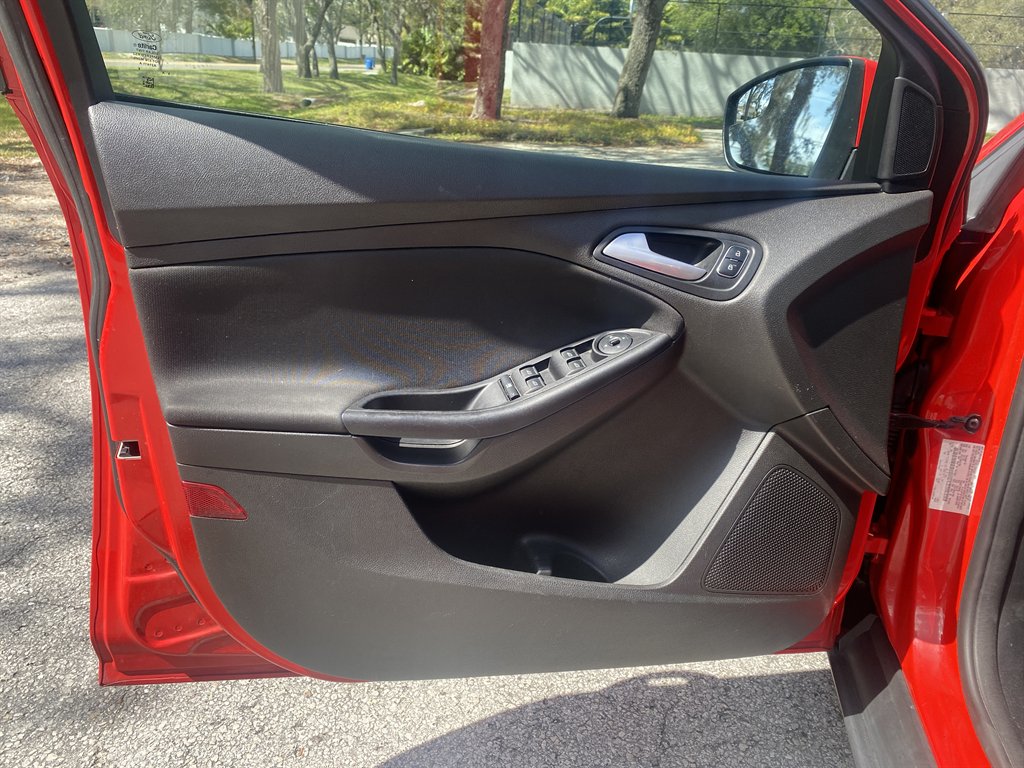 2016 Ford Focus SE photo