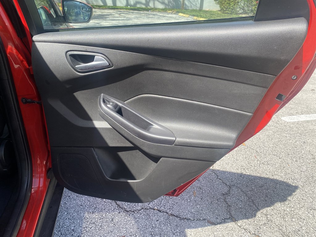 2016 Ford Focus SE photo