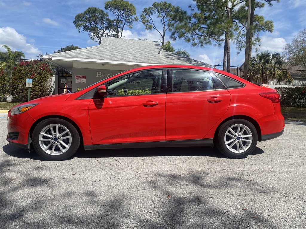 2016 Ford Focus SE photo