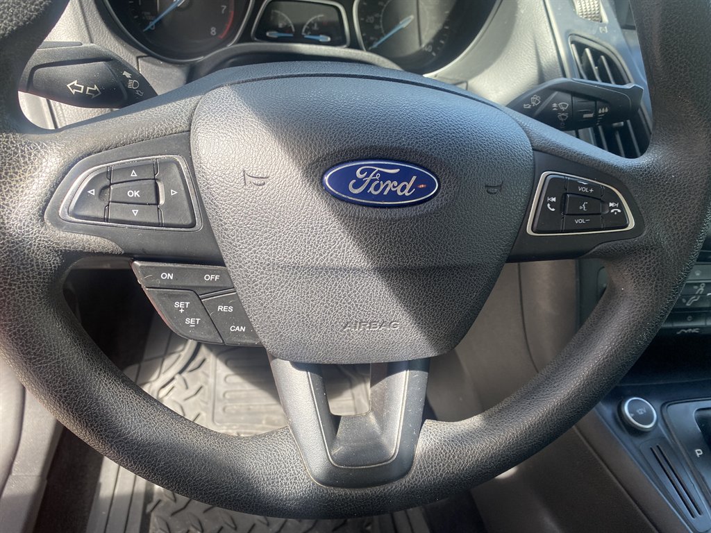 2016 Ford Focus SE photo