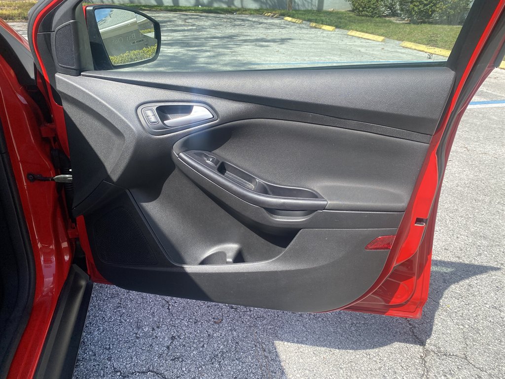 2016 Ford Focus SE photo