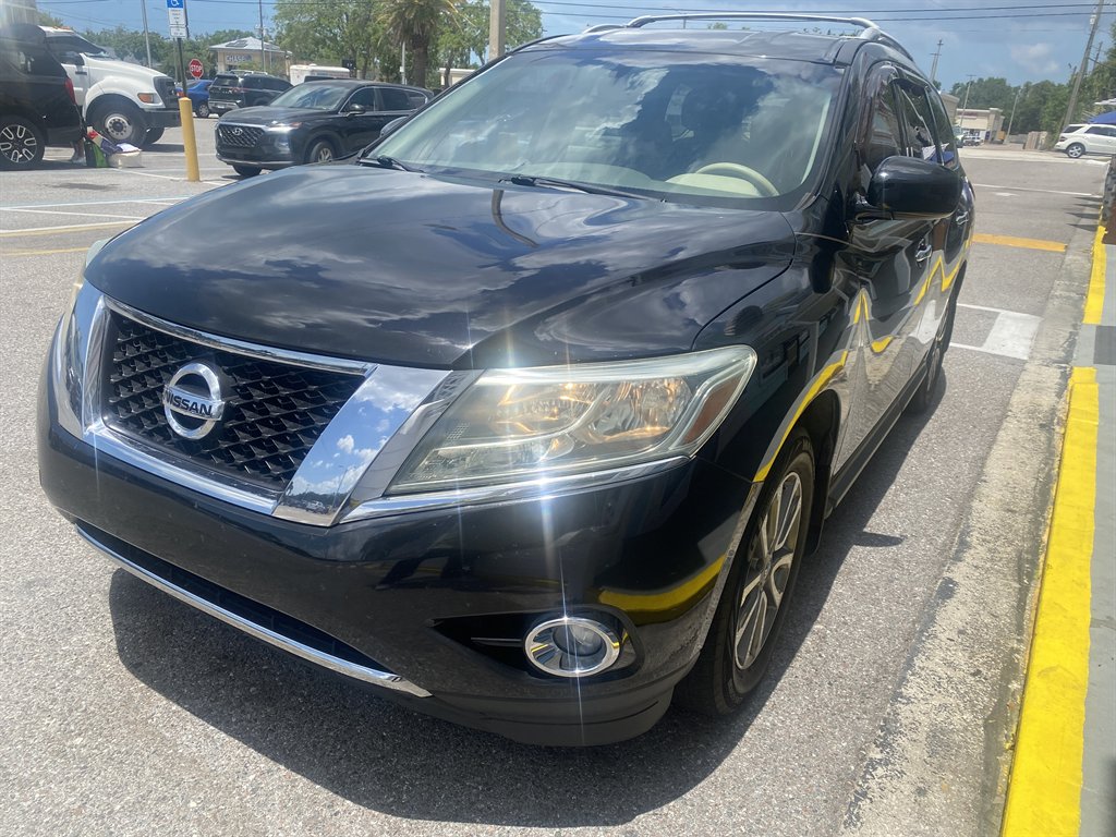 2015 Nissan Pathfinder SV photo