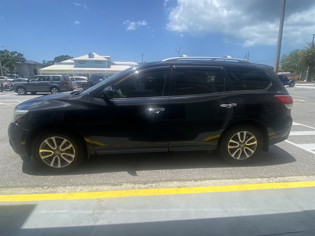 2015 Nissan Pathfinder SV photo