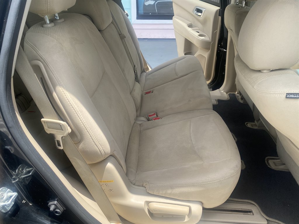 2015 Nissan Pathfinder SV photo