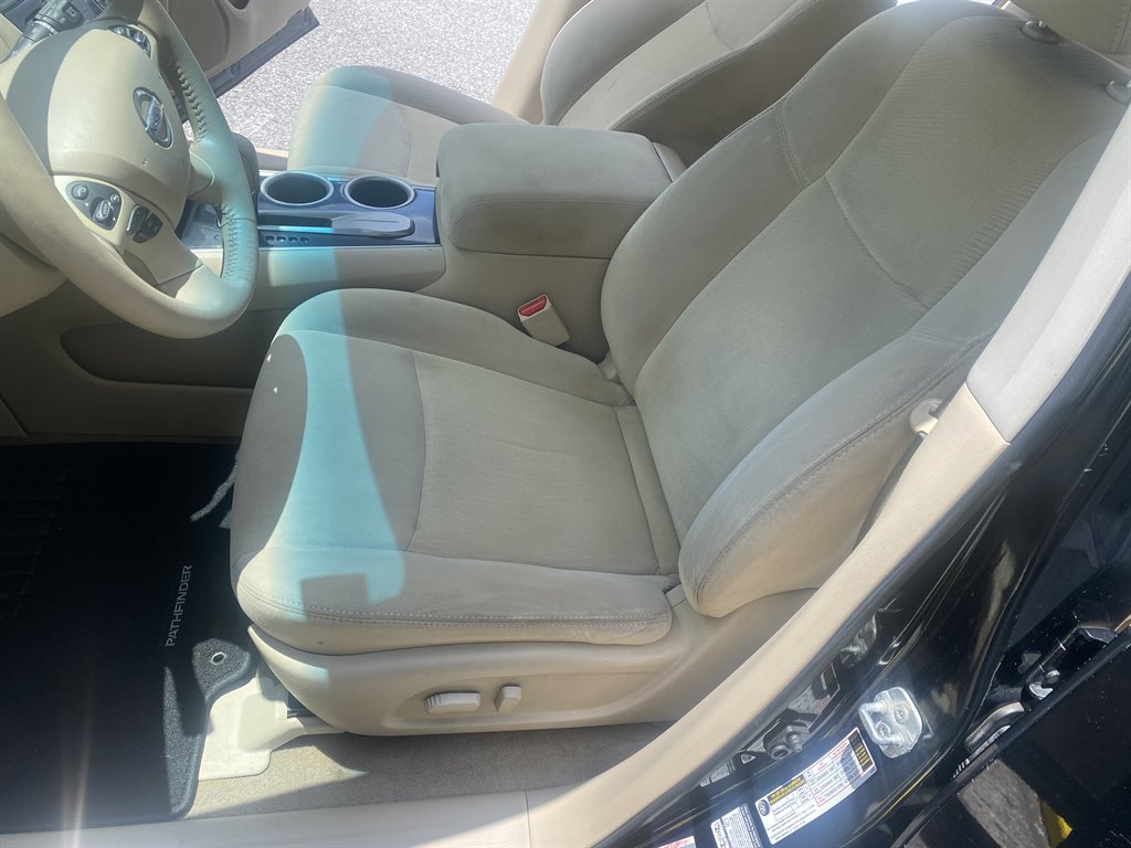 2015 Nissan Pathfinder SV photo
