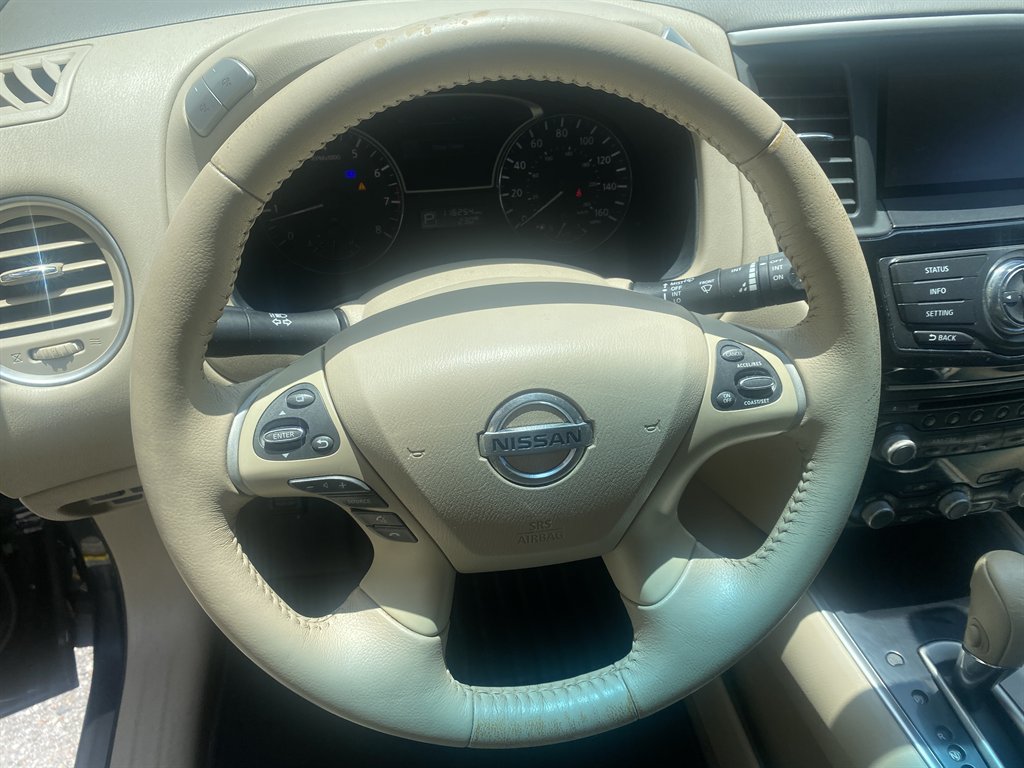 2015 Nissan Pathfinder SV photo