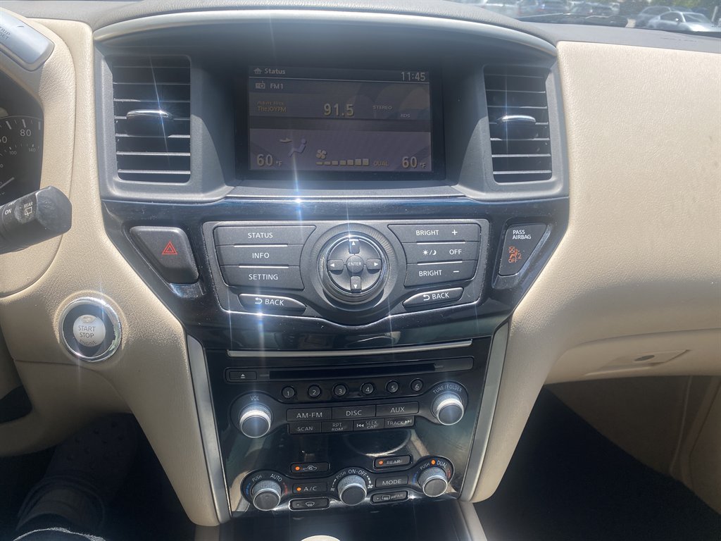 2015 Nissan Pathfinder SV photo