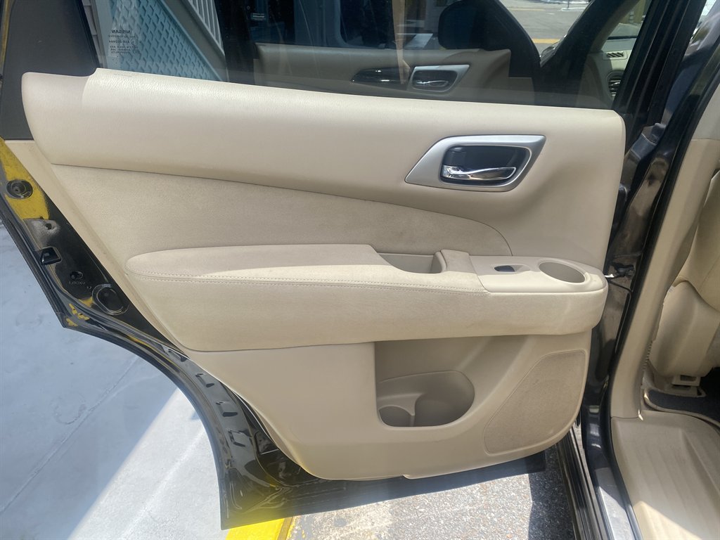 2015 Nissan Pathfinder SV photo