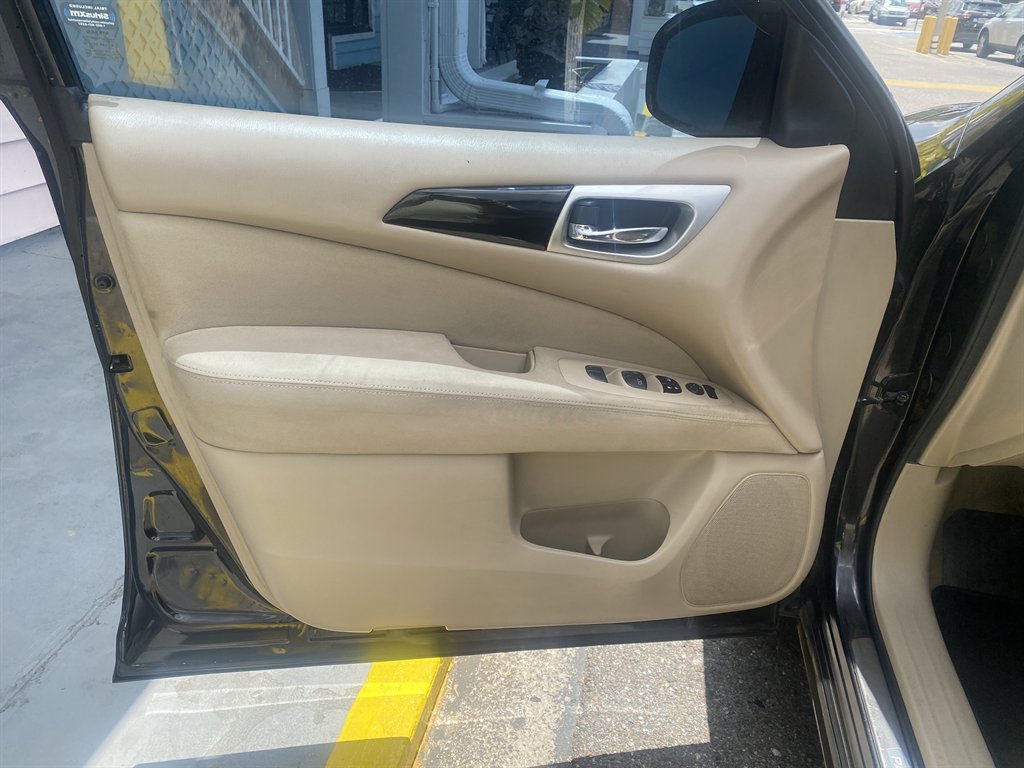 2015 Nissan Pathfinder SV photo