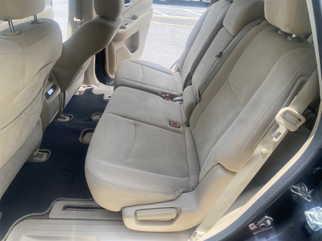 2015 Nissan Pathfinder SV photo