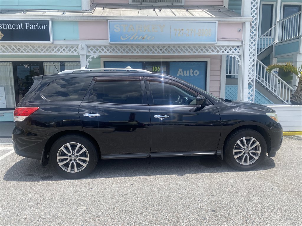 2015 Nissan Pathfinder SV photo