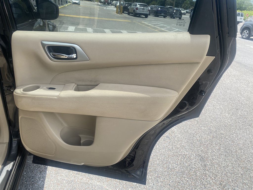 2015 Nissan Pathfinder SV photo