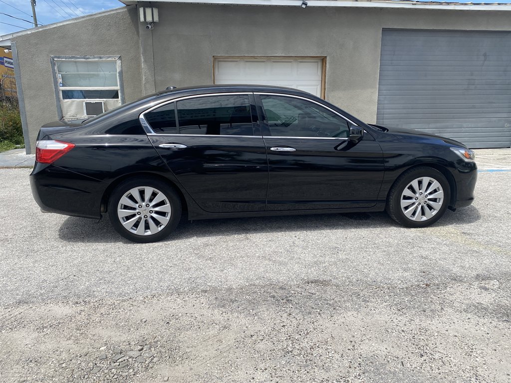2015 Honda Accord - $9,990