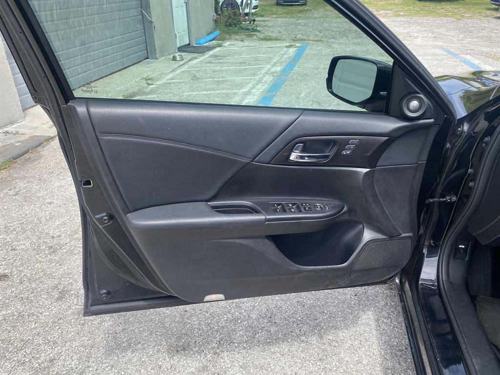2015 Honda Accord - $9,990