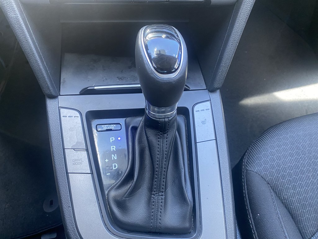 2017 Hyundai Elantra - $7,990