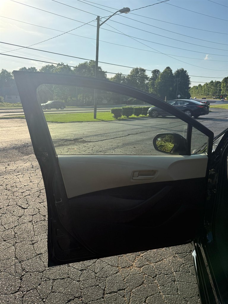 2023 Toyota Corolla LE photo