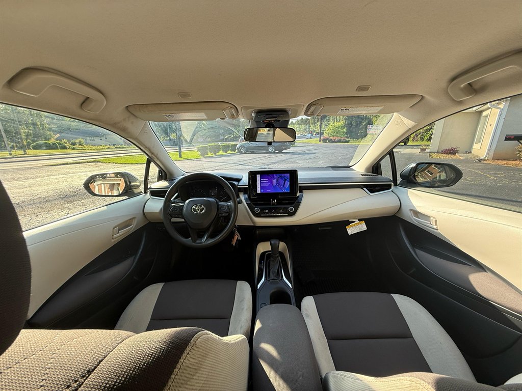 2023 Toyota Corolla LE photo