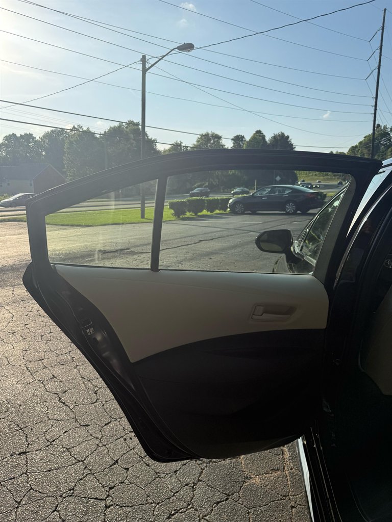 2023 Toyota Corolla LE photo