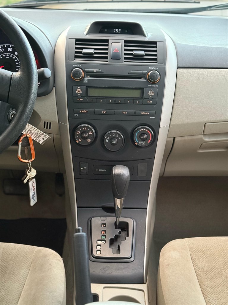 2013 Toyota Corolla L photo