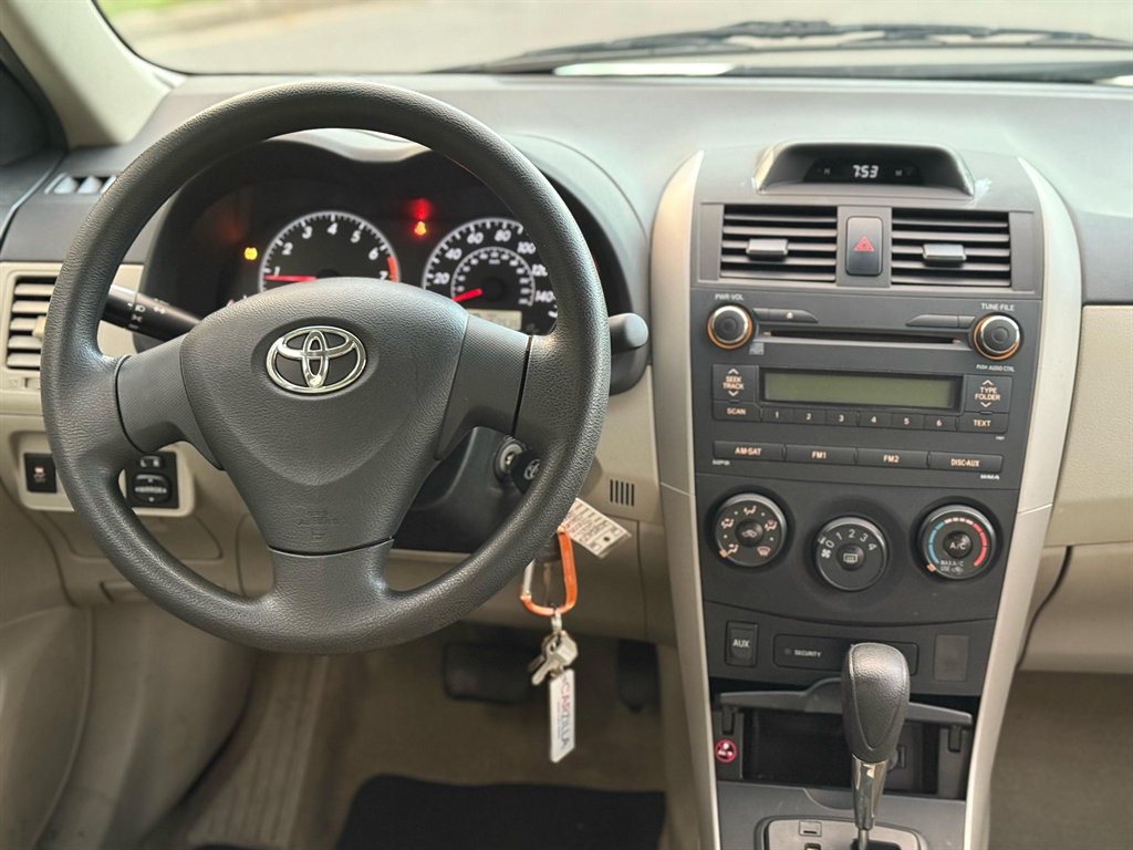 2013 Toyota Corolla L photo