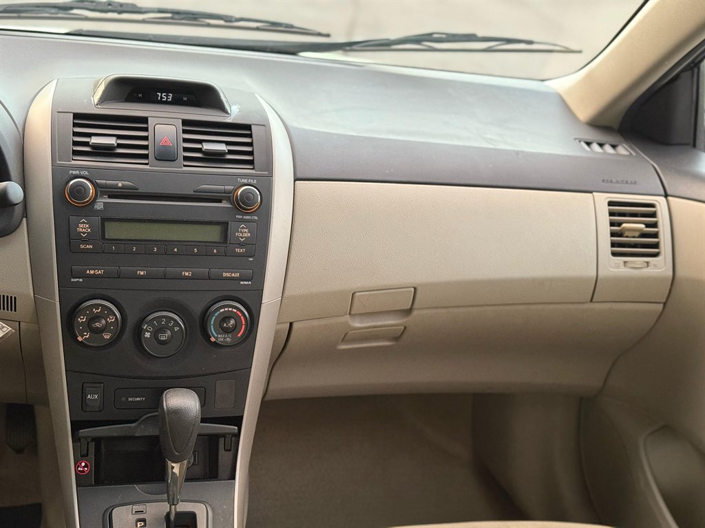 2013 Toyota Corolla L photo