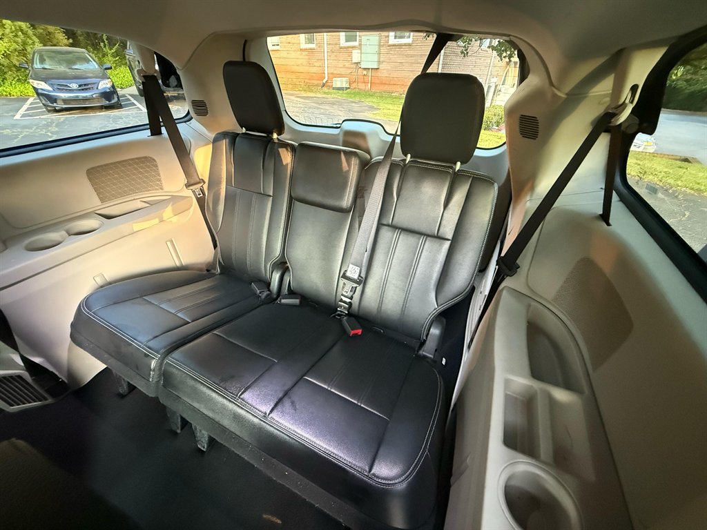 2014 Chrysler Town & Country Touring photo