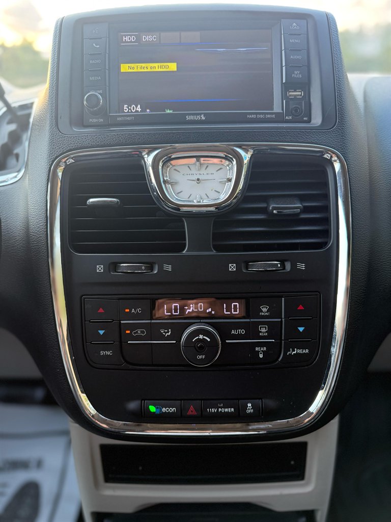 2014 Chrysler Town & Country Touring photo