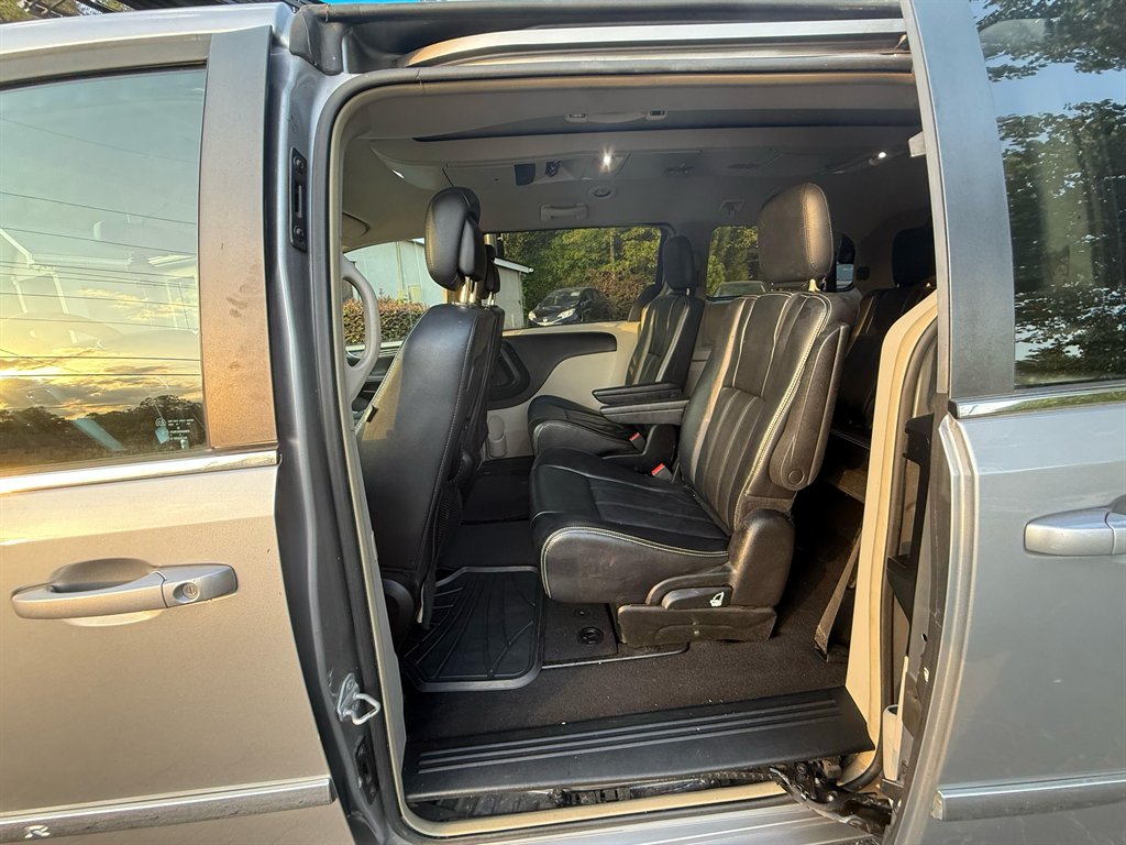 2014 Chrysler Town & Country Touring photo