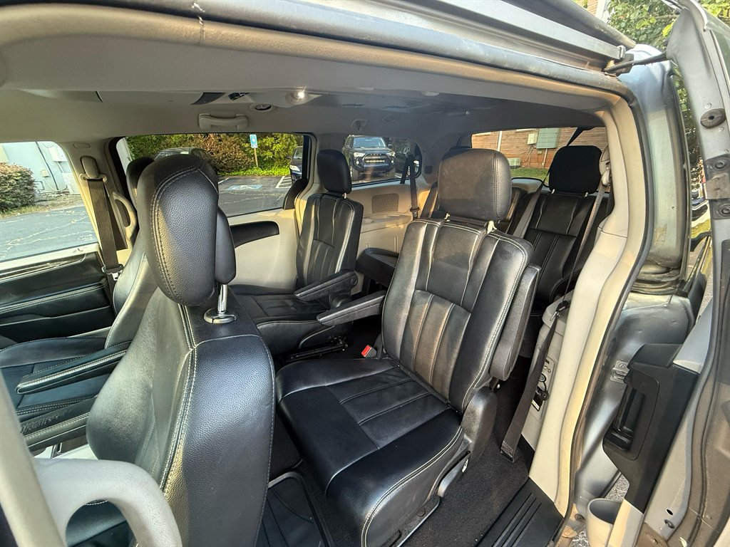 2014 Chrysler Town & Country Touring photo