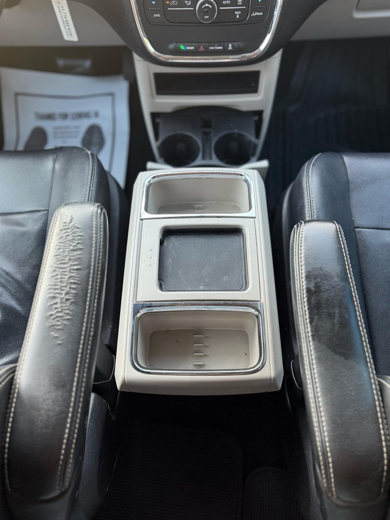 2014 Chrysler Town & Country Touring photo
