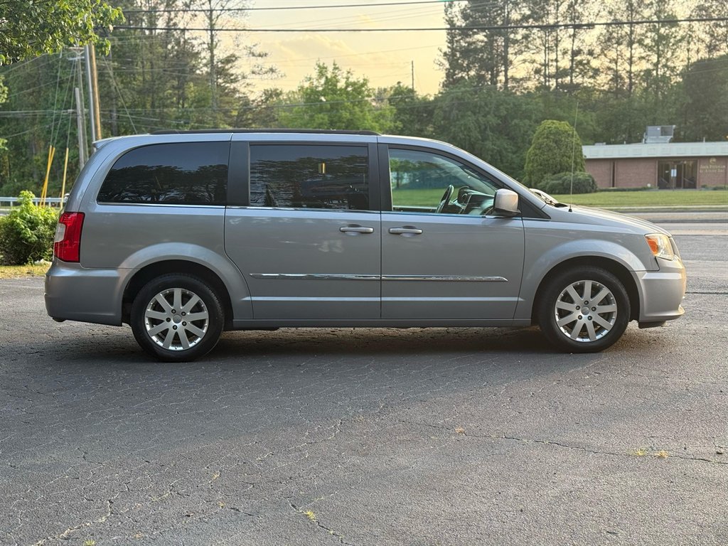 2014 Chrysler Town & Country Touring photo