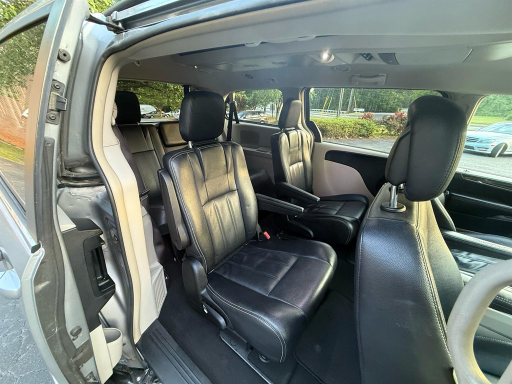 2014 Chrysler Town & Country Touring photo