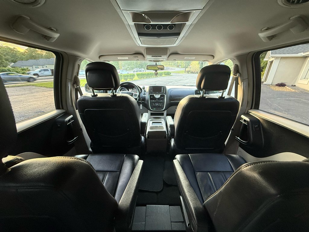 2014 Chrysler Town & Country Touring photo