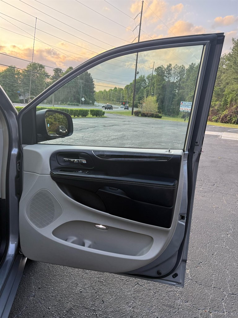 2014 Chrysler Town & Country Touring photo