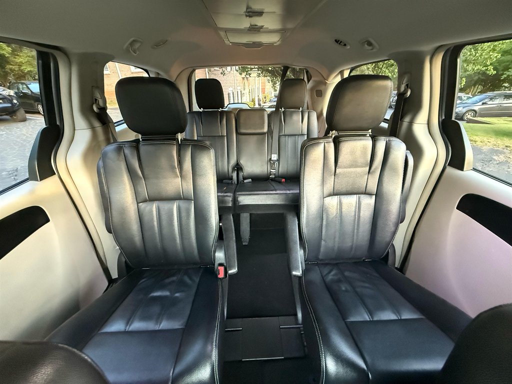2014 Chrysler Town & Country Touring photo