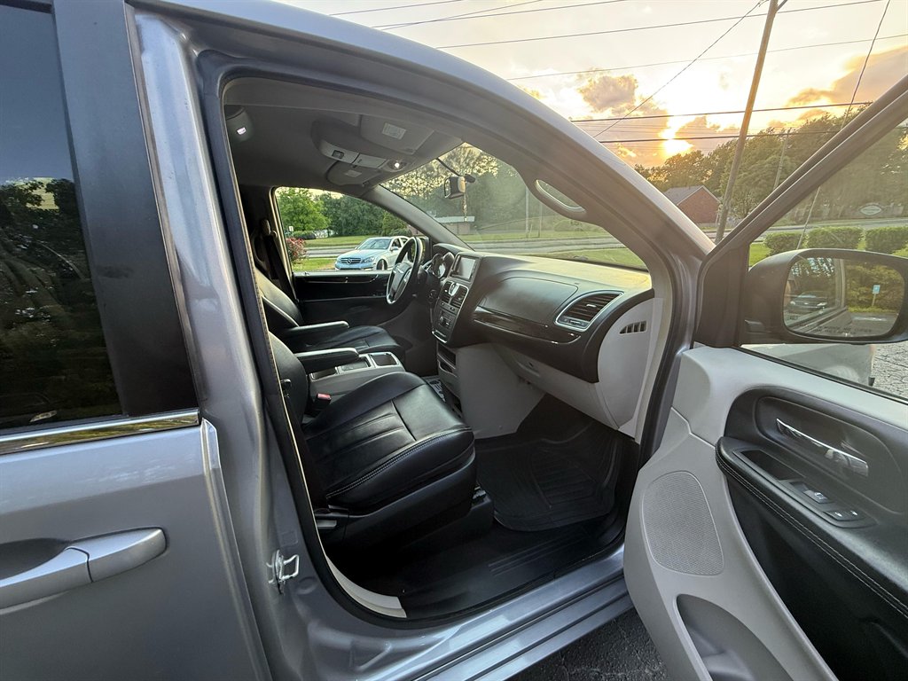 2014 Chrysler Town & Country Touring photo