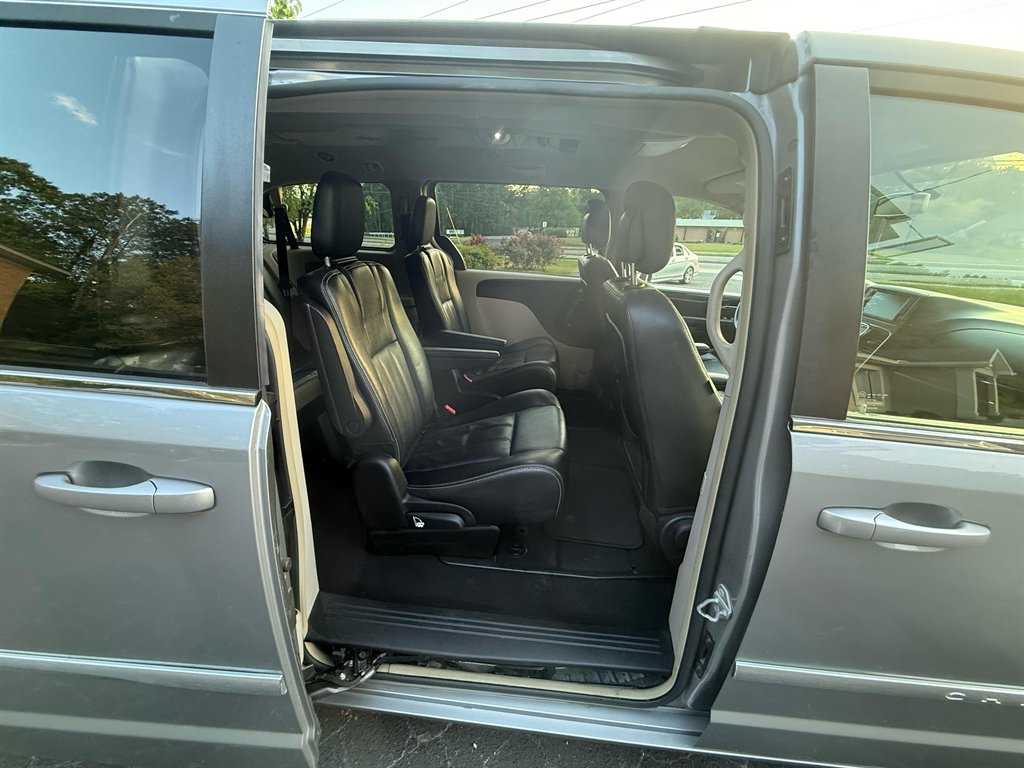 2014 Chrysler Town & Country Touring photo