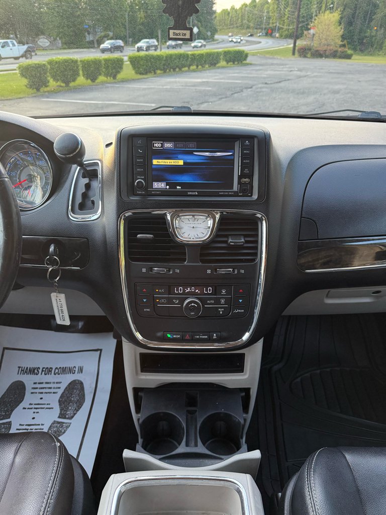 2014 Chrysler Town & Country Touring photo