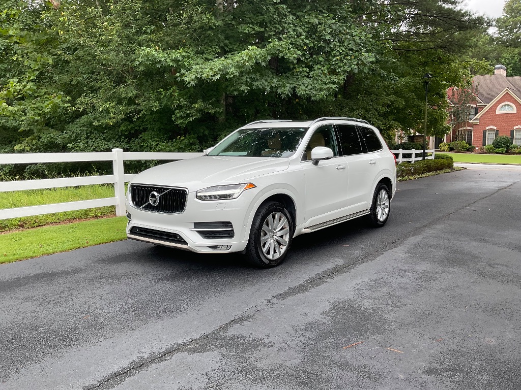 2016 Volvo XC90 T6 Momentum