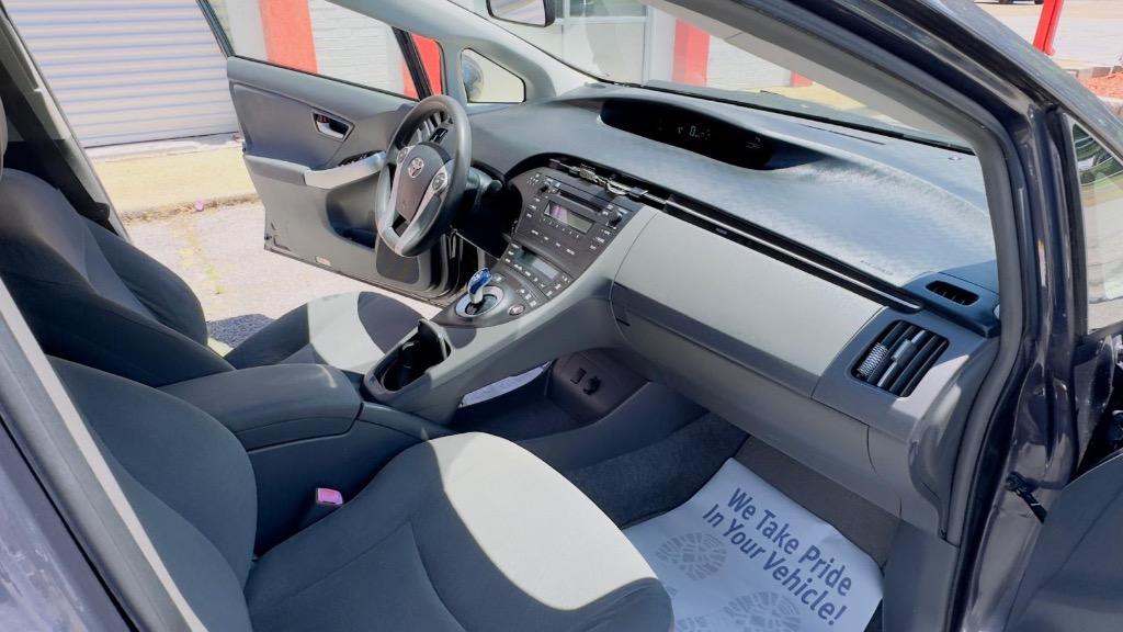 2010 Toyota Prius II photo